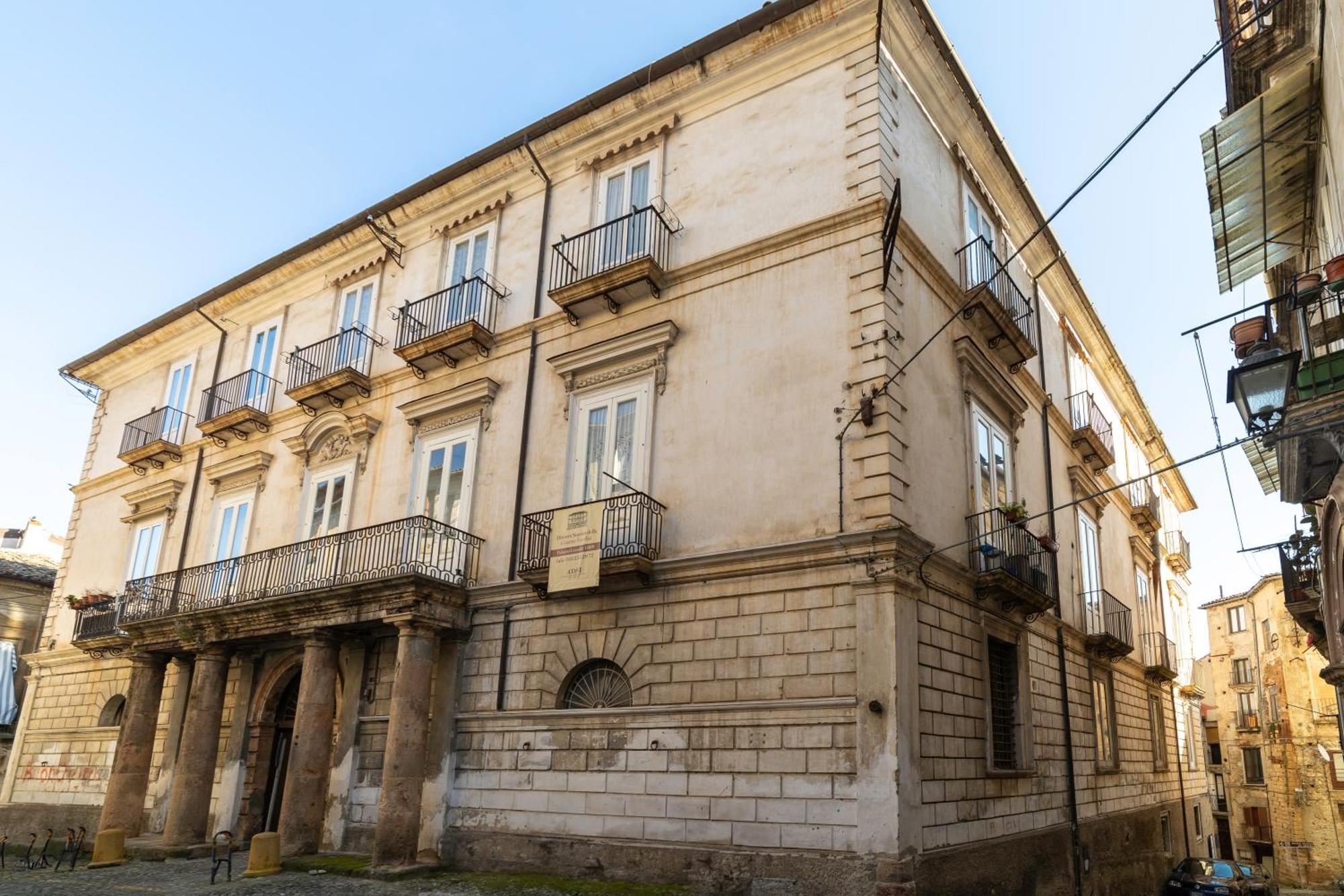 Dimora Storica Giostra Vecchia - Palazzo Grisolia 1809 Cosenza Esterno foto